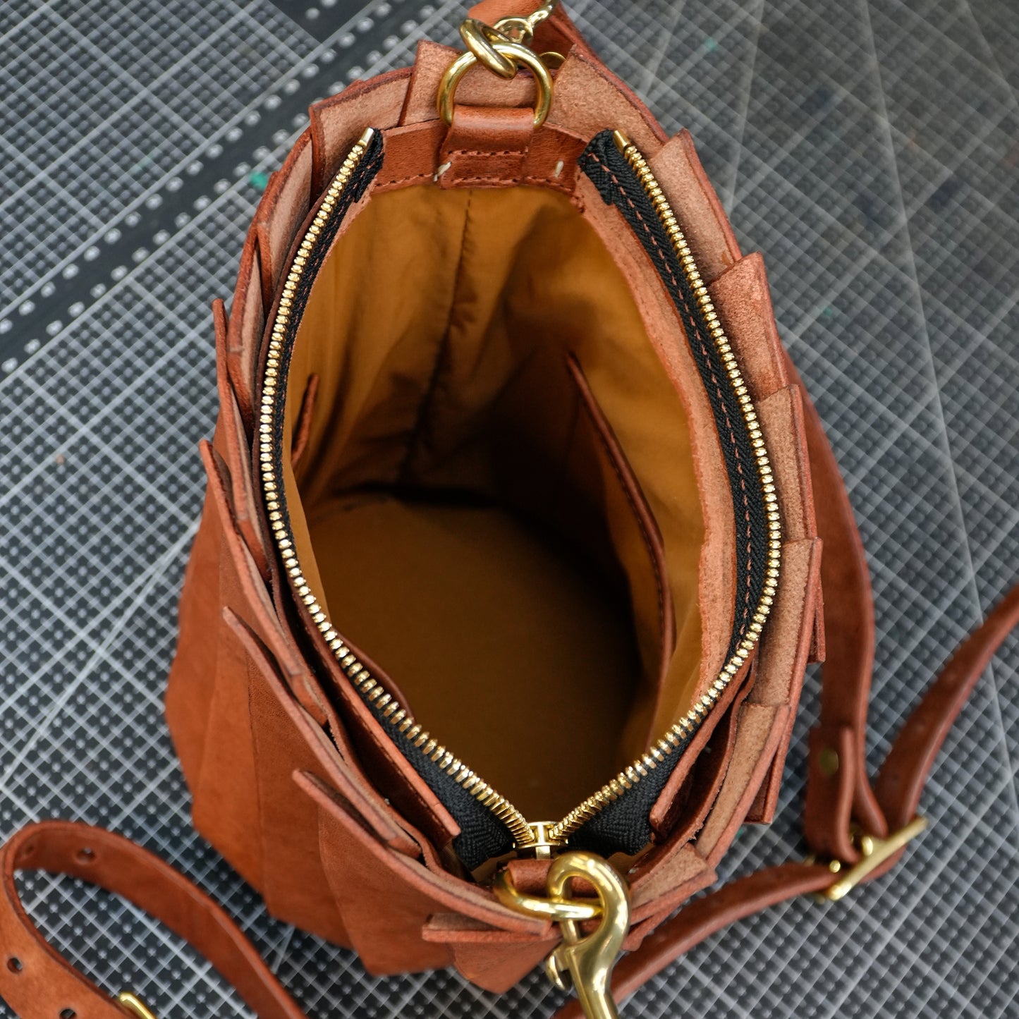 Vegetable Tanned Leather Bucket Bag NV-3 | Custom Engraving | Oakisma