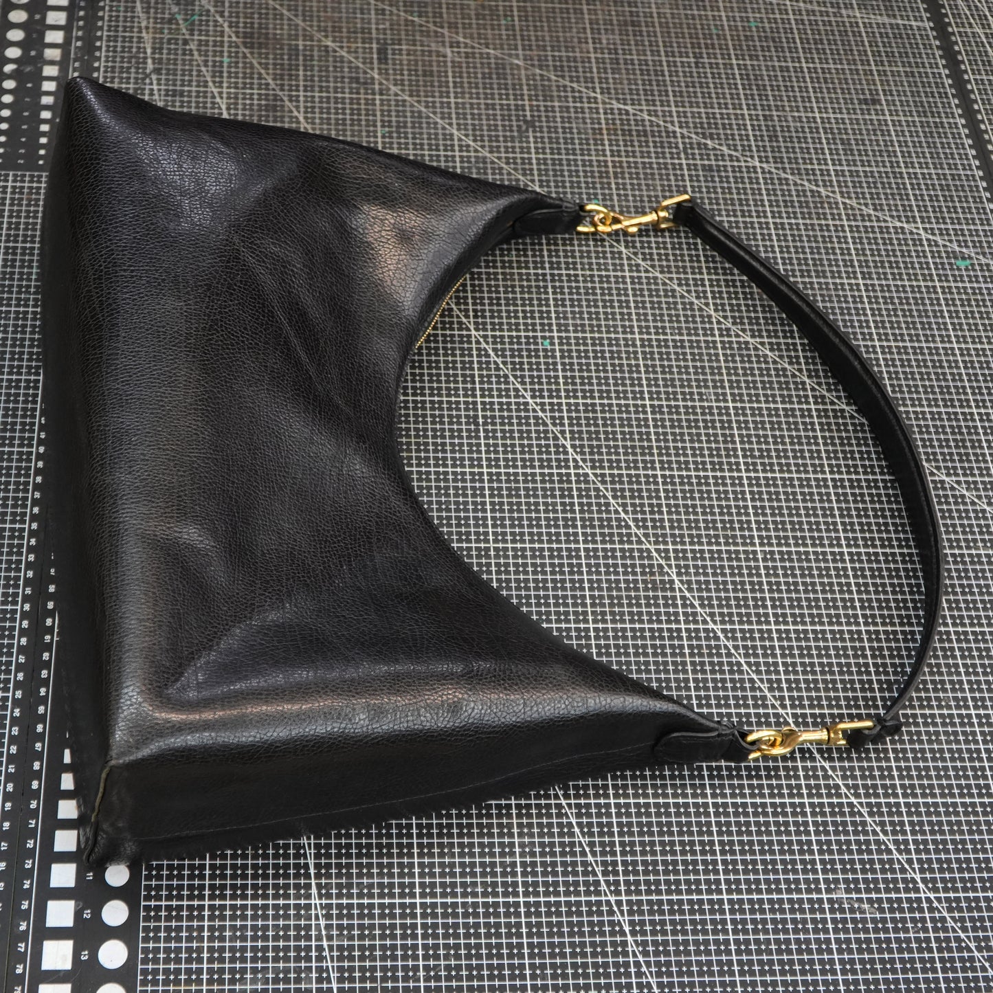 Ladies' cowhide single shoulder handbag