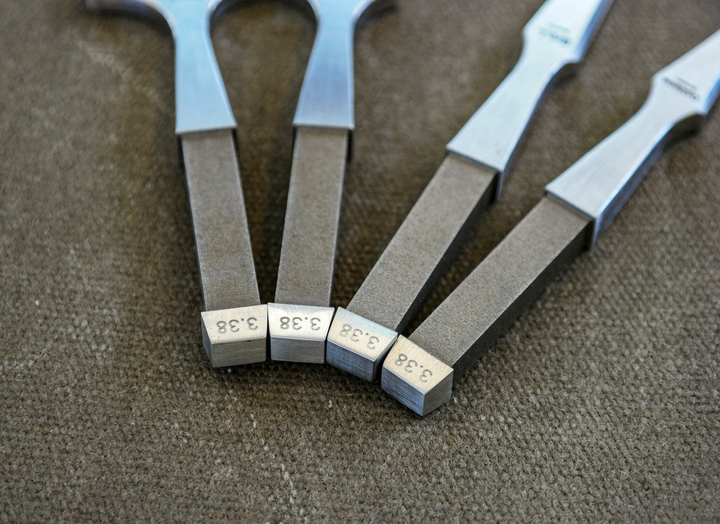 Bro.L Leather Hole Punching Tool 3.38mm 1/2/4/6 Claw Tooth Set for DIY Leather Craft