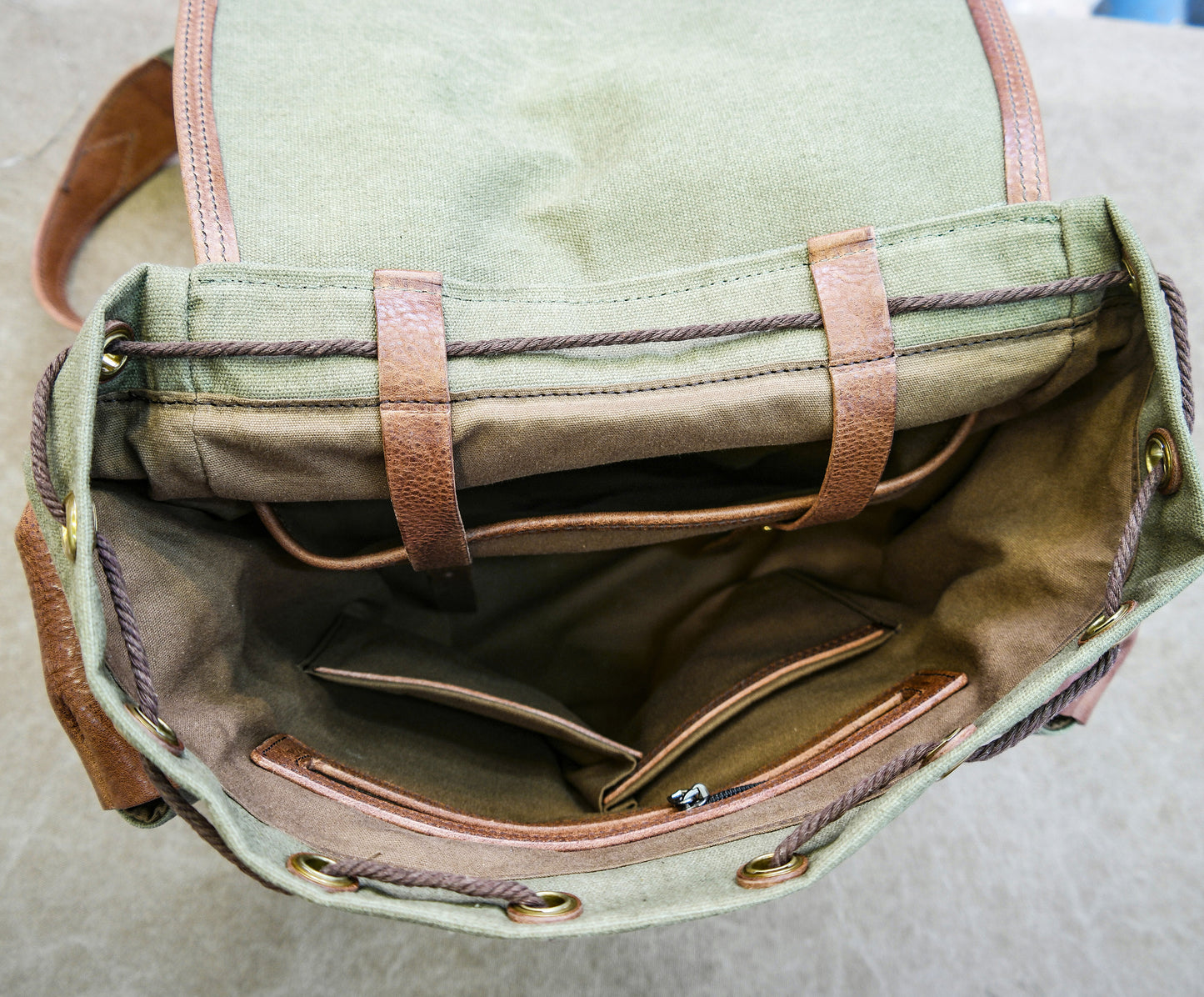 Cowhide canvas backpack, daily commuting and short distance travel backpack