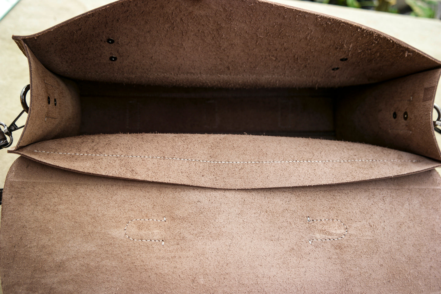 Handmade leather belts, waxed canvas and leather Backpacks, Bushcraft Anoraks, Outdoor coats, Bushcraft vest, forest types, vintage backpacks,Laptop bag, briefcase, inner bag, handbag, wallet,Luggage bags, suitcases, handbags, and more.