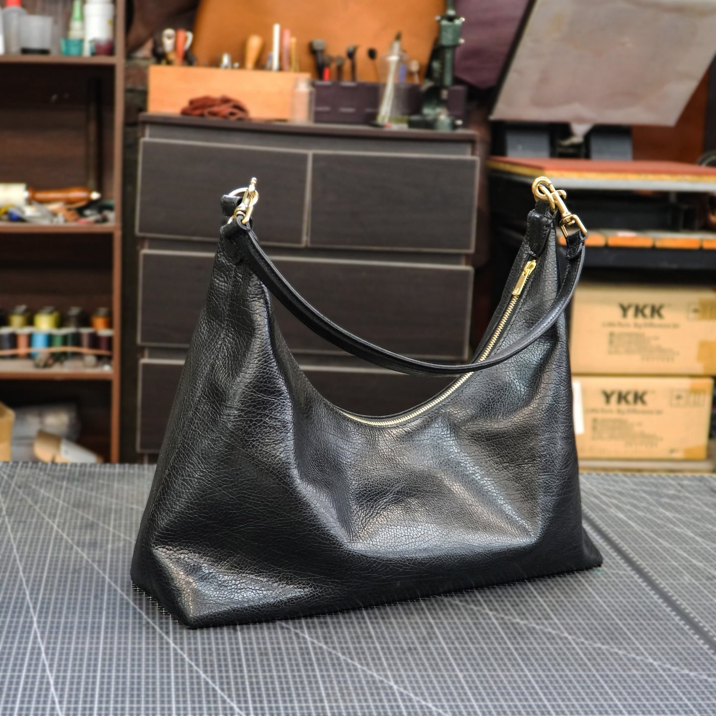 Ladies' cowhide single shoulder handbag pattern