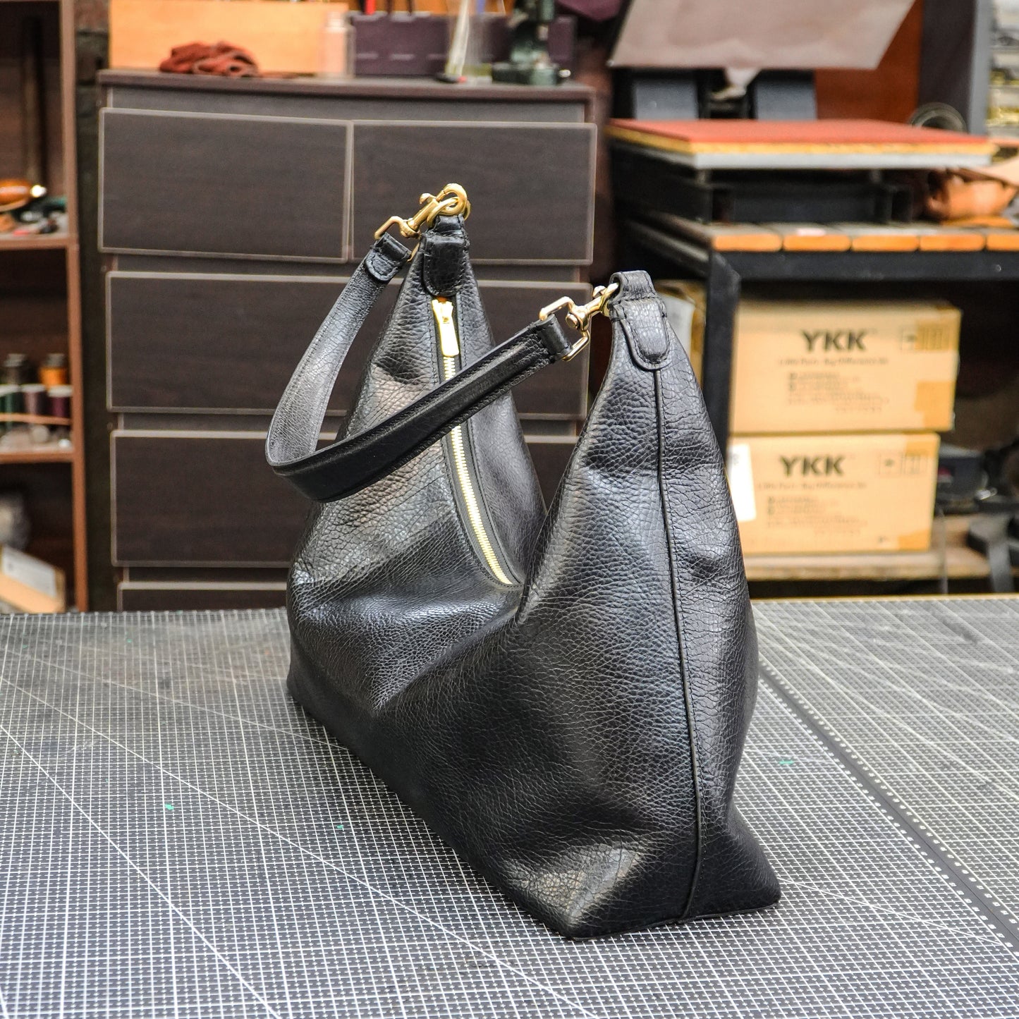 Ladies' cowhide single shoulder handbag pattern