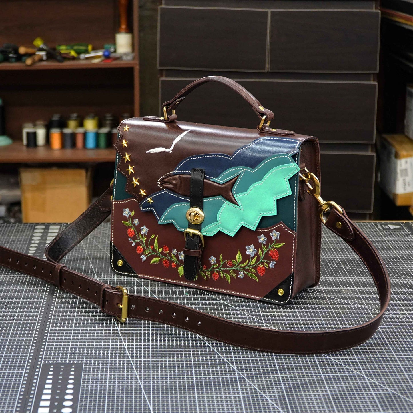 AI designed creative cowhide handbag with one shoulder and crossbody design