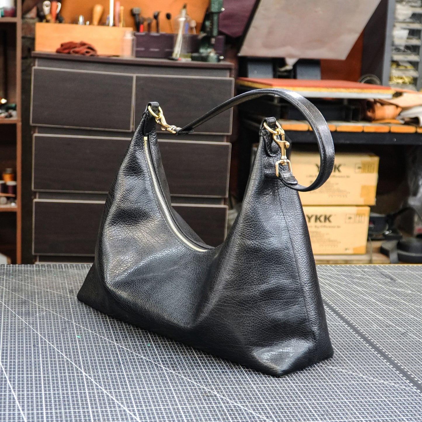 Ladies' cowhide single shoulder handbag pattern