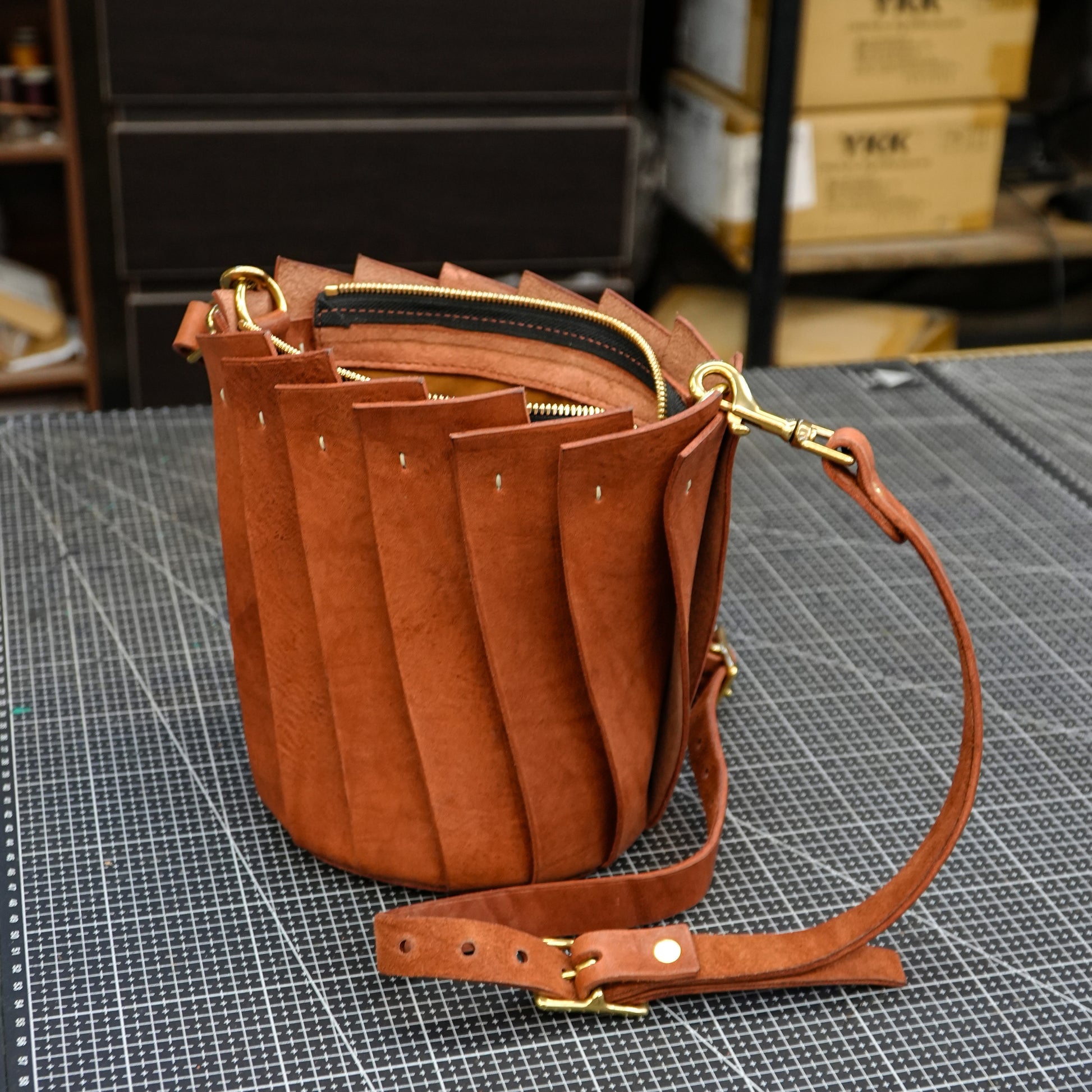 Vegetable Tanned Leather Bucket Bag NV-3 | Custom Engraving | Oakisma