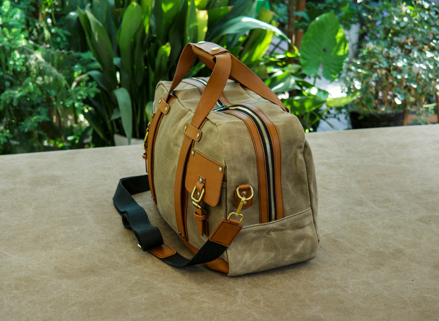 Duffle bag - Portable travel bag made of oil wax canvas and leather