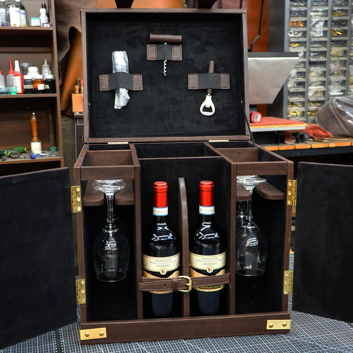 【Suitcase Pattern】 Handheld wine box made of solid wood and cowhide (wine box/wine and cup storage box) pattern