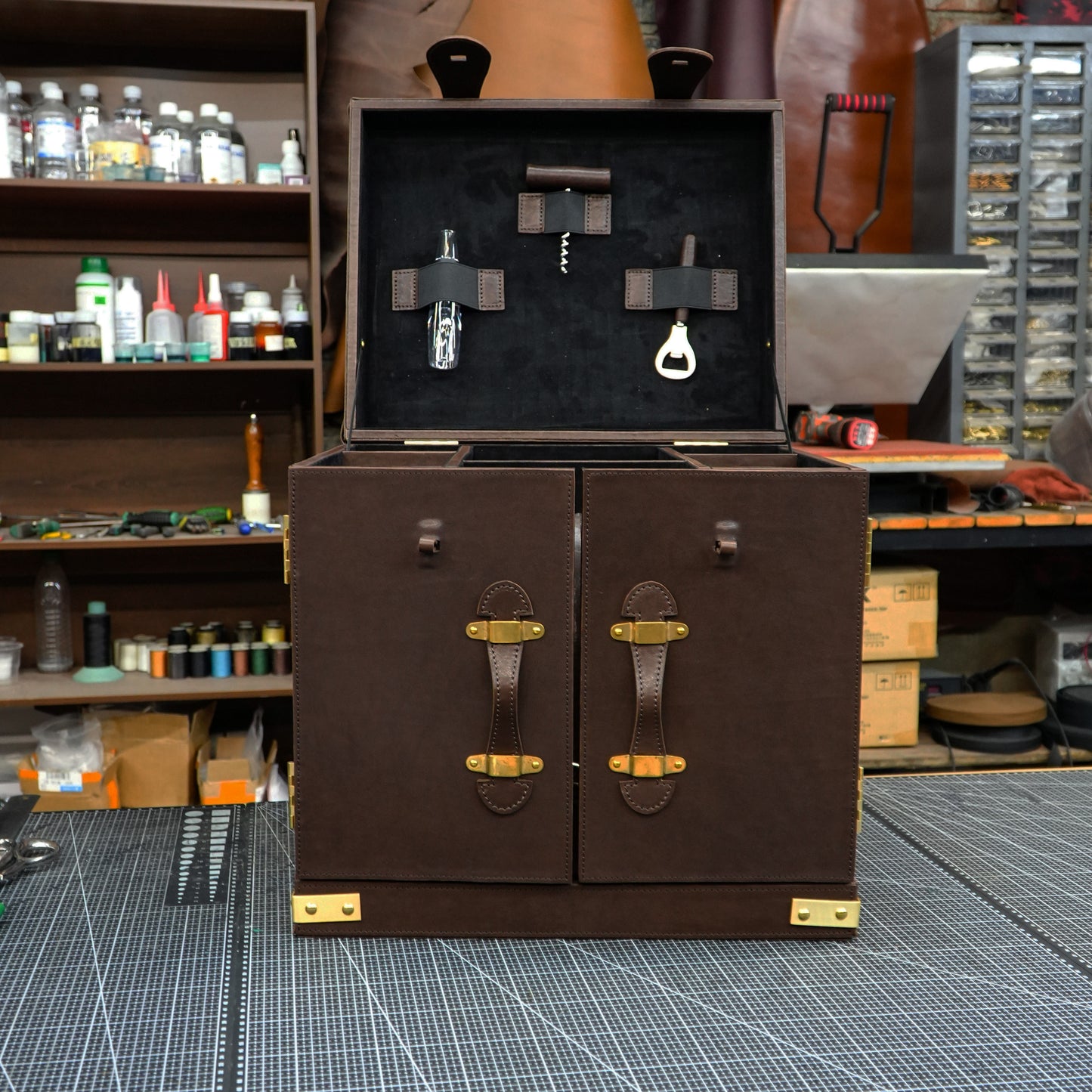 【Suitcase Pattern】 Handheld wine box made of solid wood and cowhide (wine box/wine and cup storage box) pattern