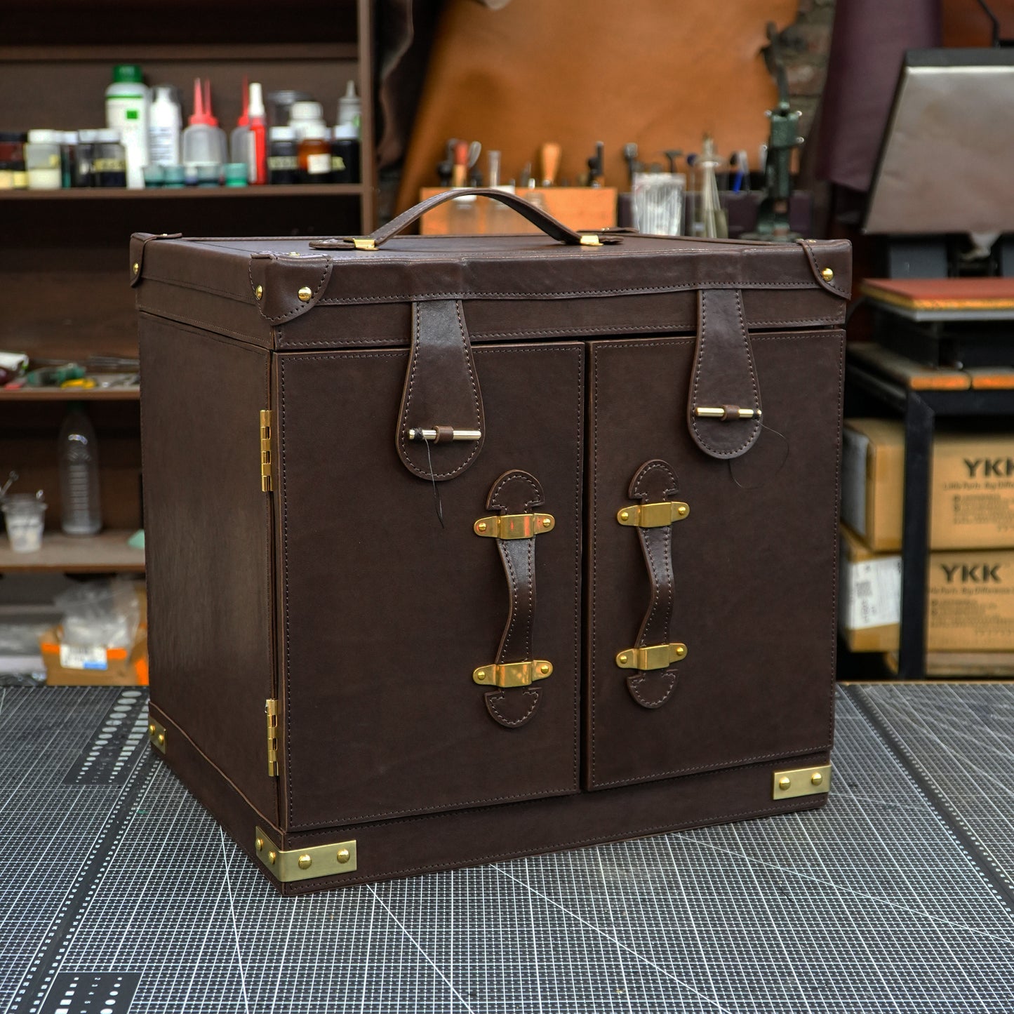 【Suitcase Pattern】 Handheld wine box made of solid wood and cowhide (wine box/wine and cup storage box) pattern