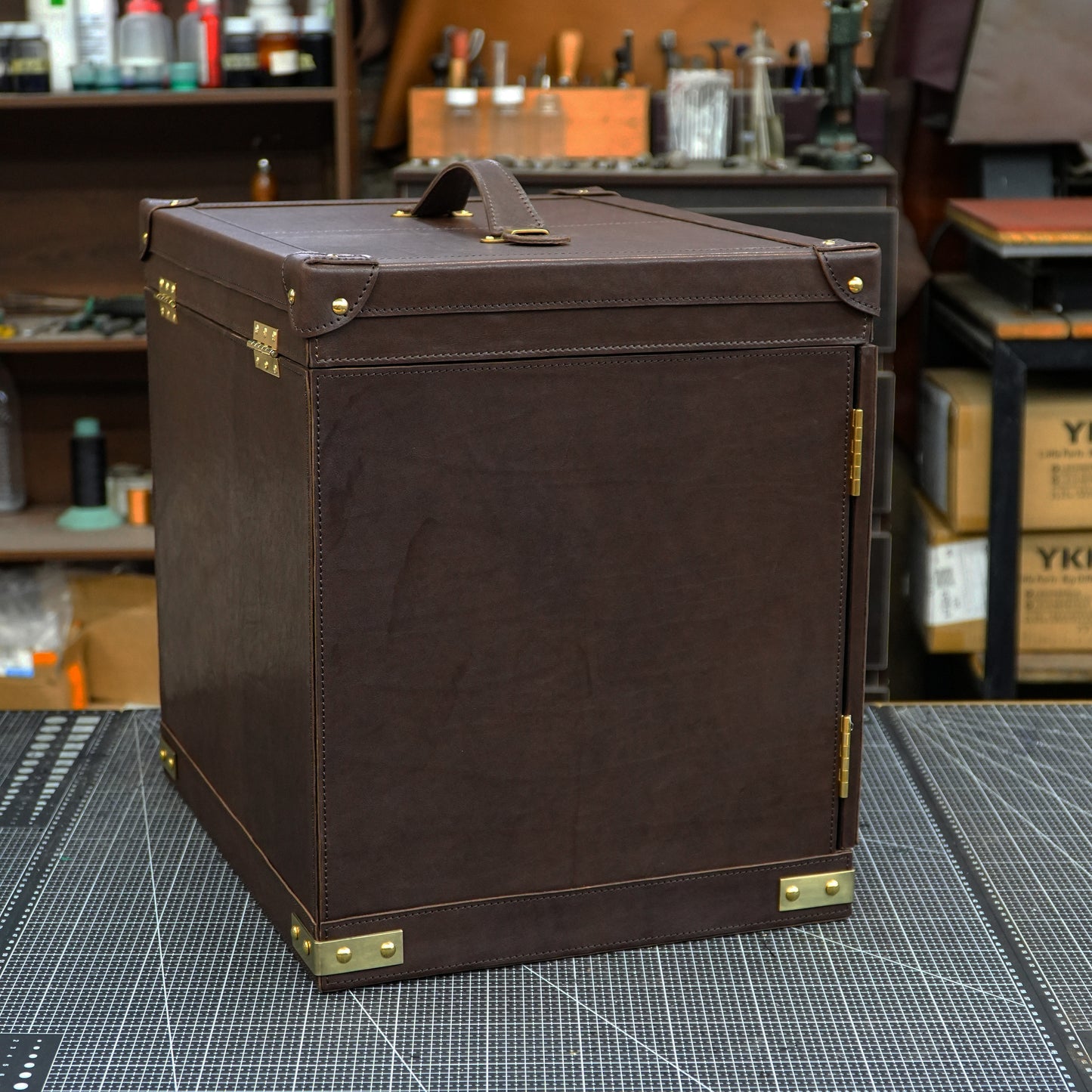 【Suitcase Pattern】 Handheld wine box made of solid wood and cowhide (wine box/wine and cup storage box) pattern