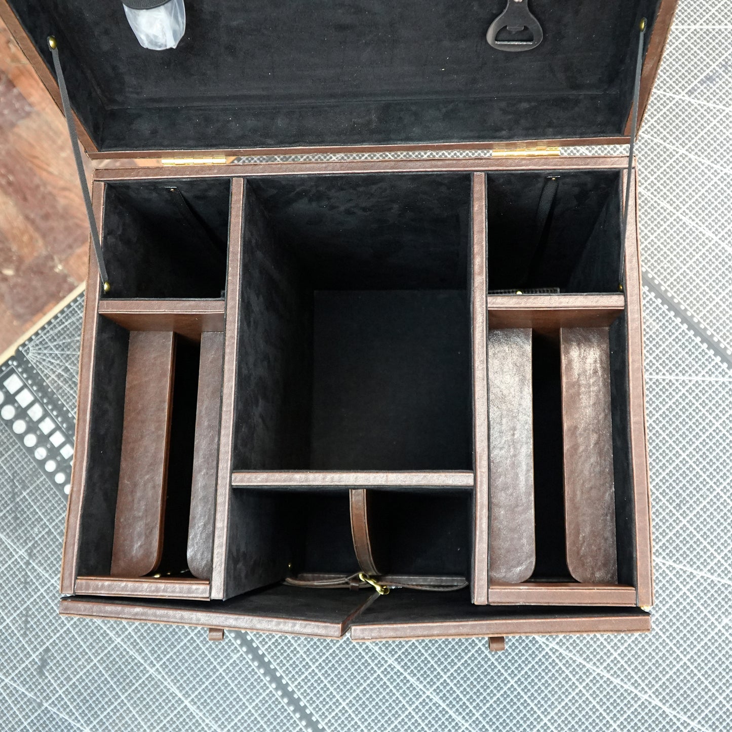 【Suitcase Pattern】 Handheld wine box made of solid wood and cowhide (wine box/wine and cup storage box) pattern