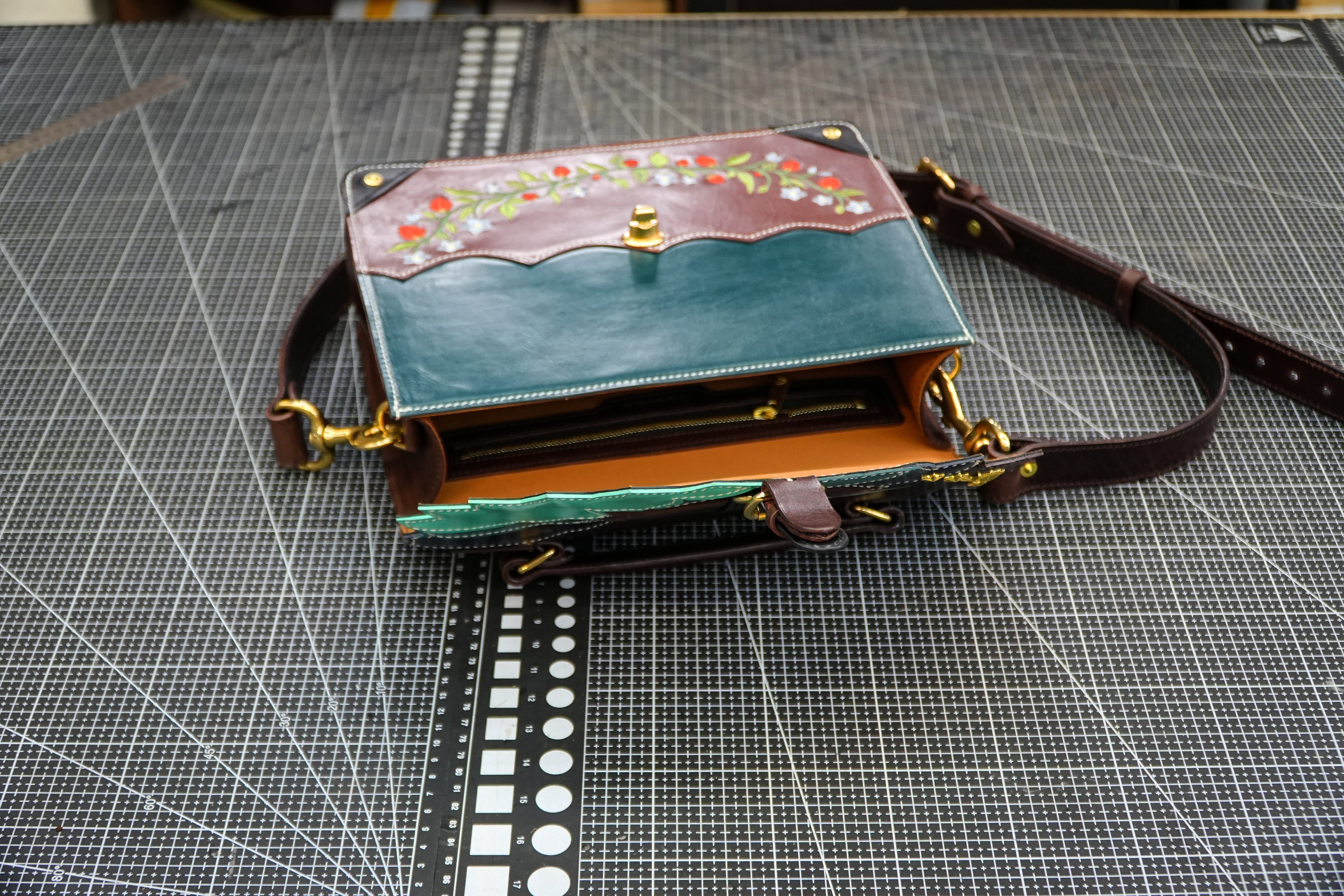 AI designed creative cowhide handbag with one shoulder and