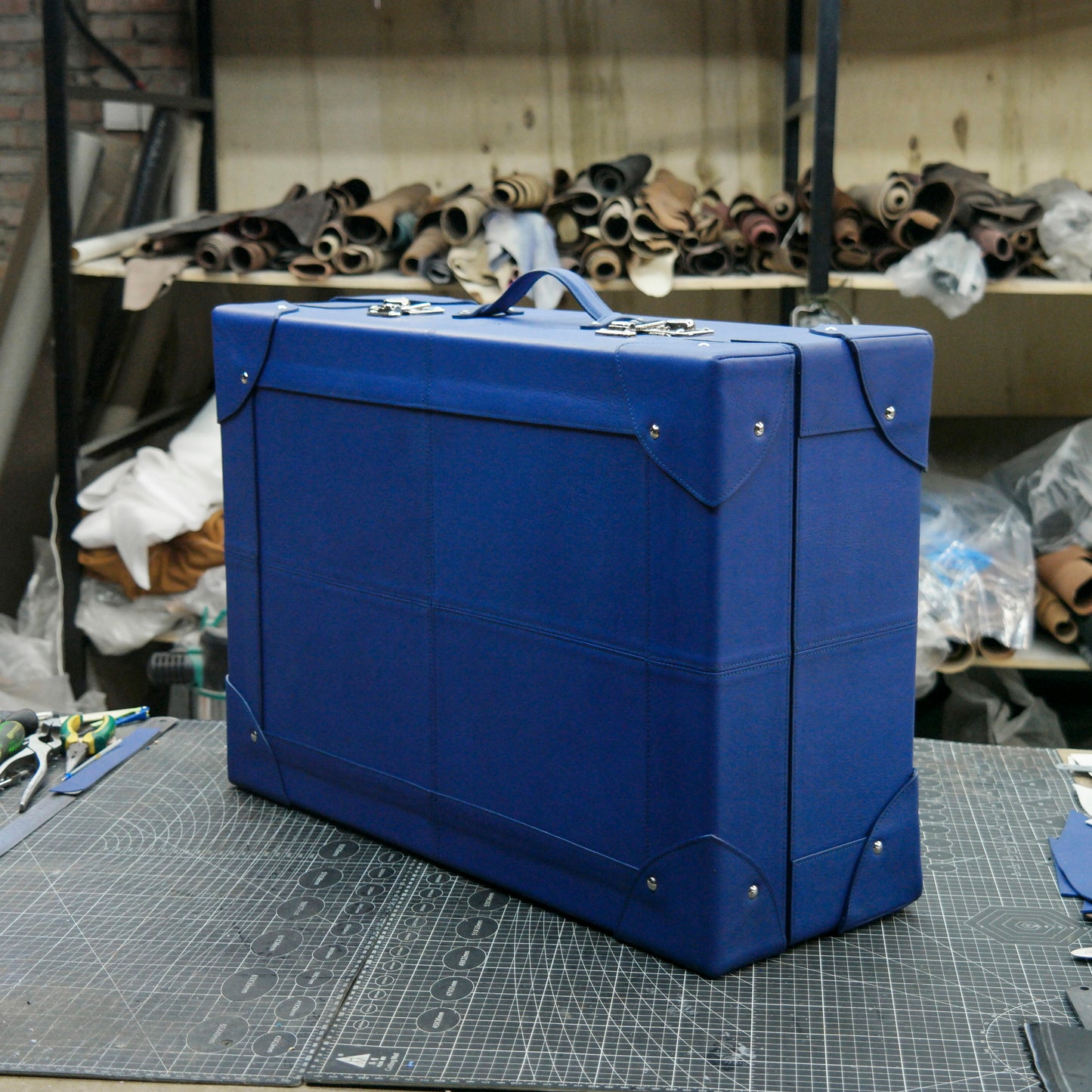 【PDF Pattern】 Cowhide solid wood suitcase pattern Box pattern Luggage bag/travel bag - a portable travel bag handmade from cowhide,A suit bag,Suit storage travel bag,Leather bag for suit,Canvas suit storage bag,Fitness bag-Bag Pattern