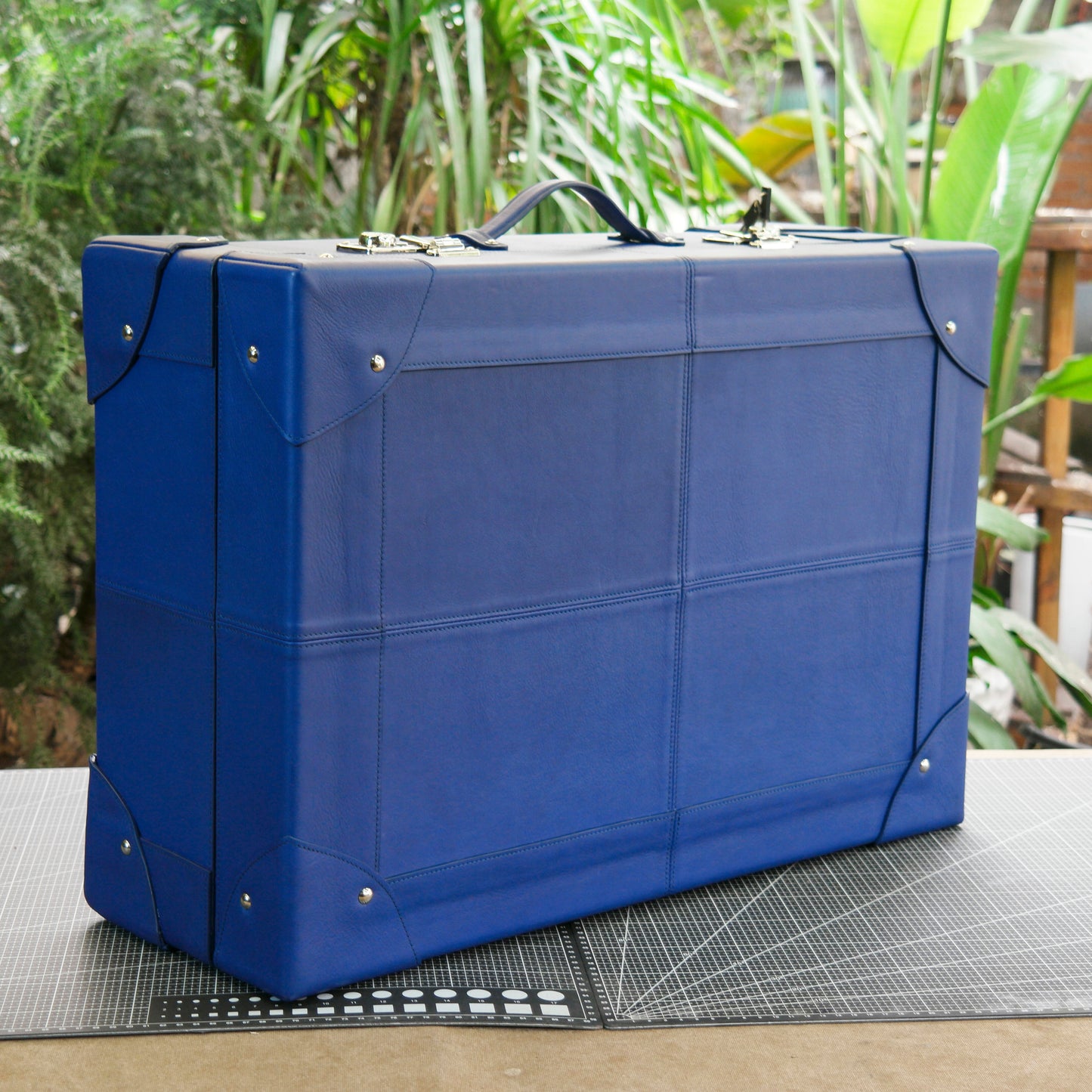 【PDF Pattern】 Cowhide solid wood suitcase pattern Box pattern Luggage bag/travel bag - a portable travel bag handmade from cowhide,A suit bag,Suit storage travel bag,Leather bag for suit,Canvas suit storage bag,Fitness bag-Bag Pattern