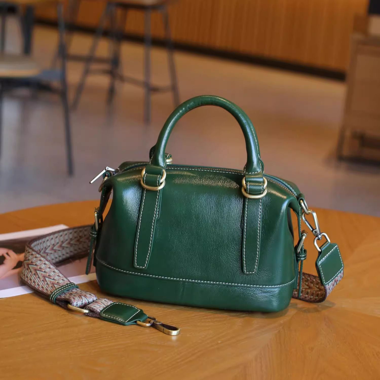 Head layer vegetable tanned cowhide soft leather Boston bag, simple an