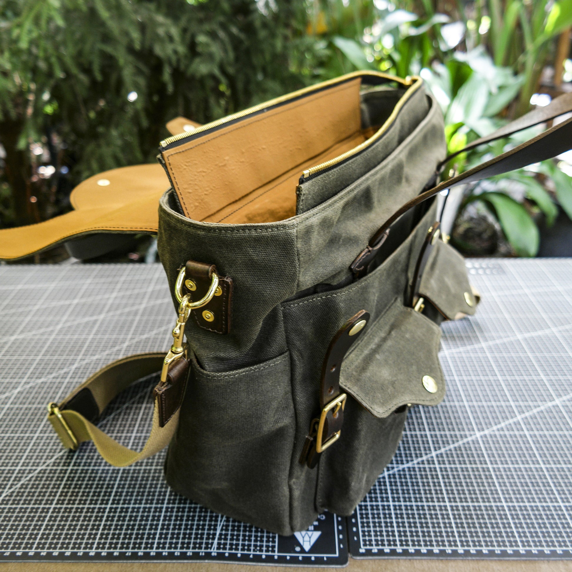 Oil wax canvas handbag/single shoulder crossbody bag