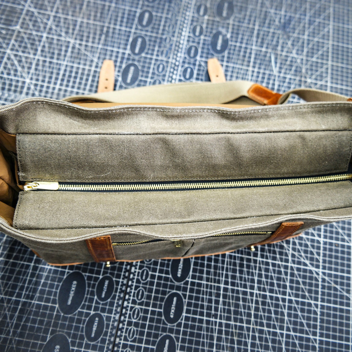 【PDF Pattern】 Cowhide oiled wax canvas shoulder bag/Crossbody bag/Canvas hand-held briefcase/shoulder bag pattern/crossbodybag pattern/briefcase pattern/messengerbag pattern/canvasbag pattern