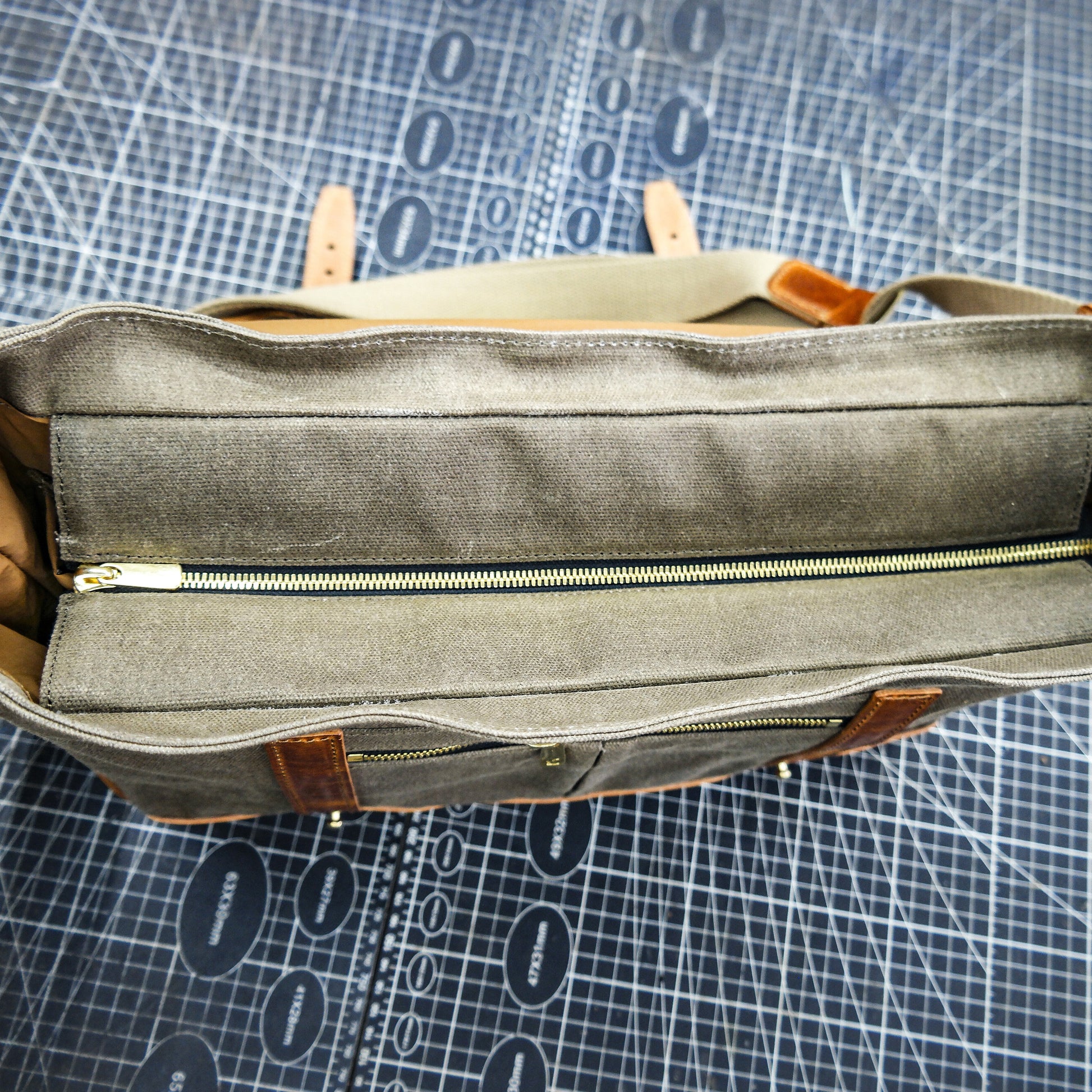 【PDF Pattern】 Cowhide oiled wax canvas shoulder bag/Crossbody bag/Canvas hand-held briefcase/shoulder bag pattern/crossbodybag pattern/briefcase pattern/messengerbag pattern/canvasbag pattern