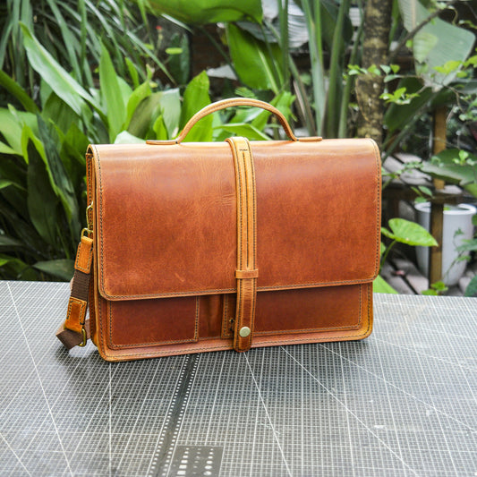 Messenger bag and office bag made of cowhide,Briefcase, laptop bag