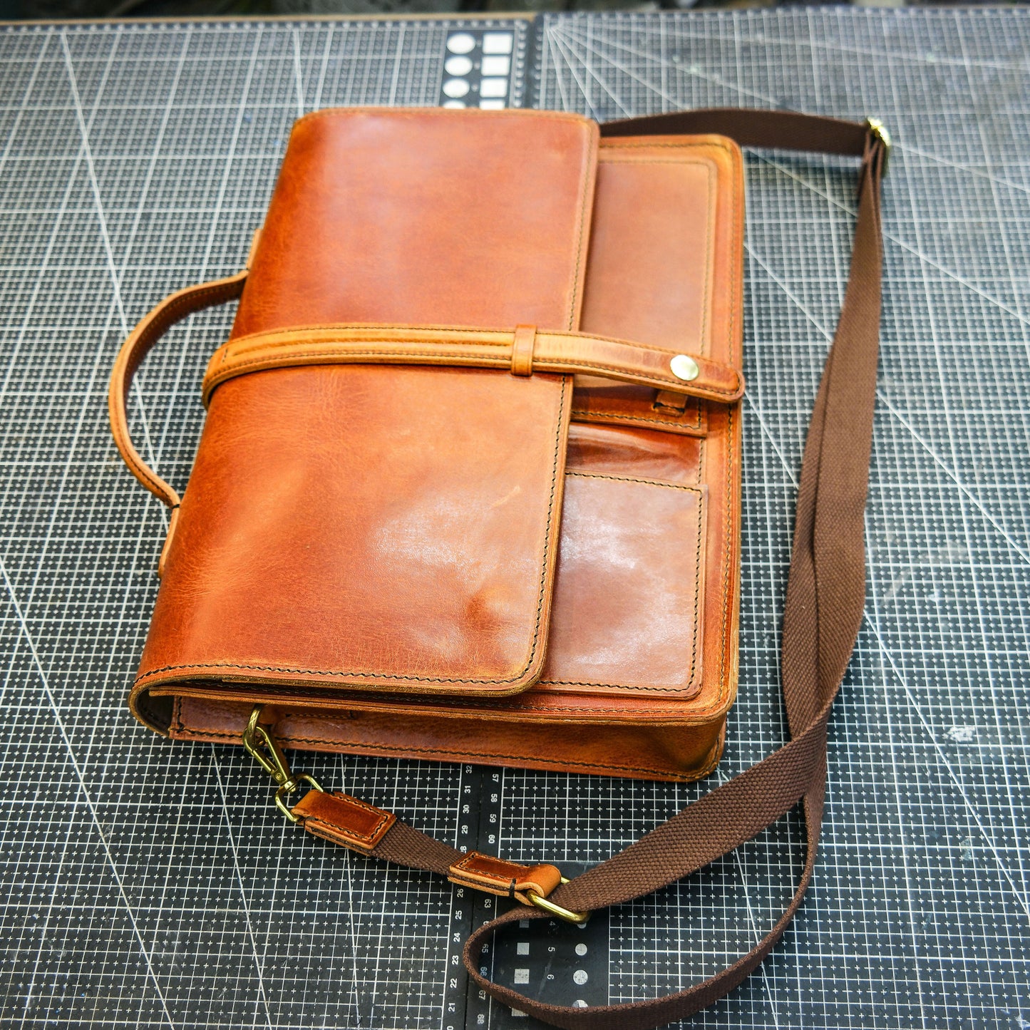 [Bag Pattern]Messenger bag and office bag made of cowhide,Briefcase, laptop bag,Bag making