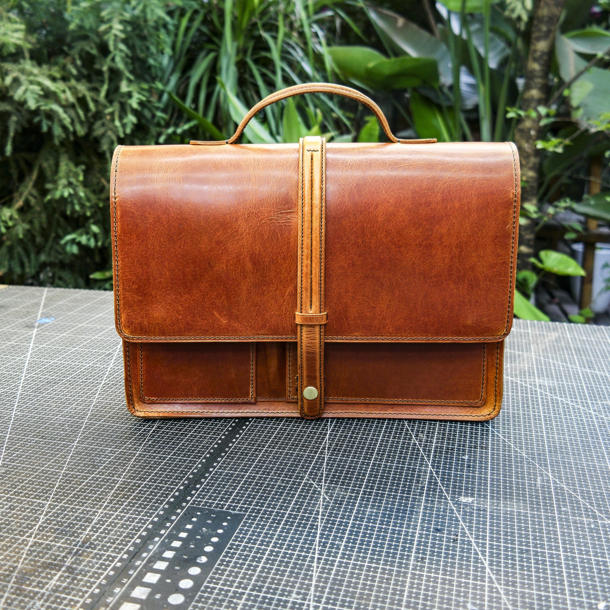 Messenger bag and office bag made of cowhide,Briefcase, laptop bag