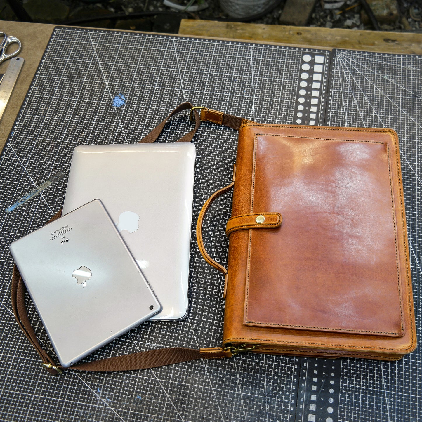 [Bag Pattern]Messenger bag and office bag made of cowhide,Briefcase, laptop bag,Bag making