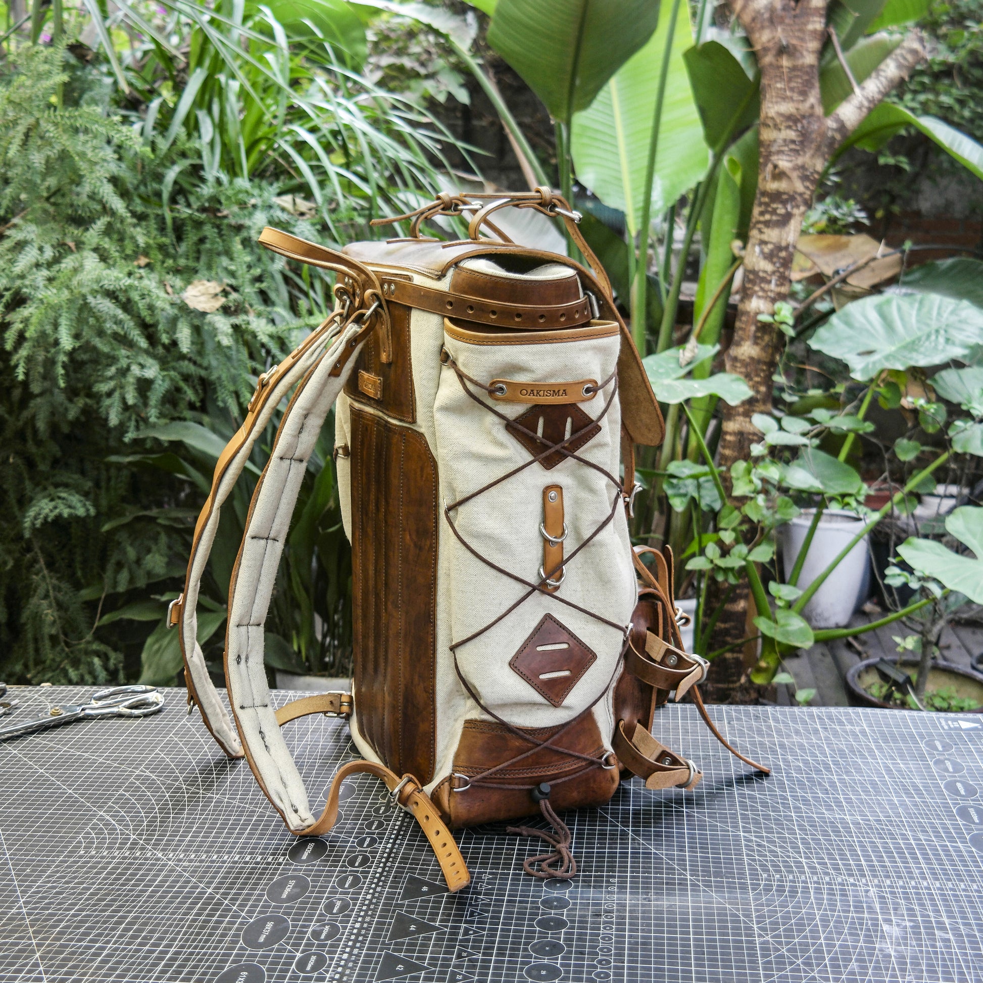camping backpack leather Hiking Backpack, Hiking Rucksack. Green, Brown,Black Inside one main compartment LANNSYNE Vintage Genuine Leather Backpack