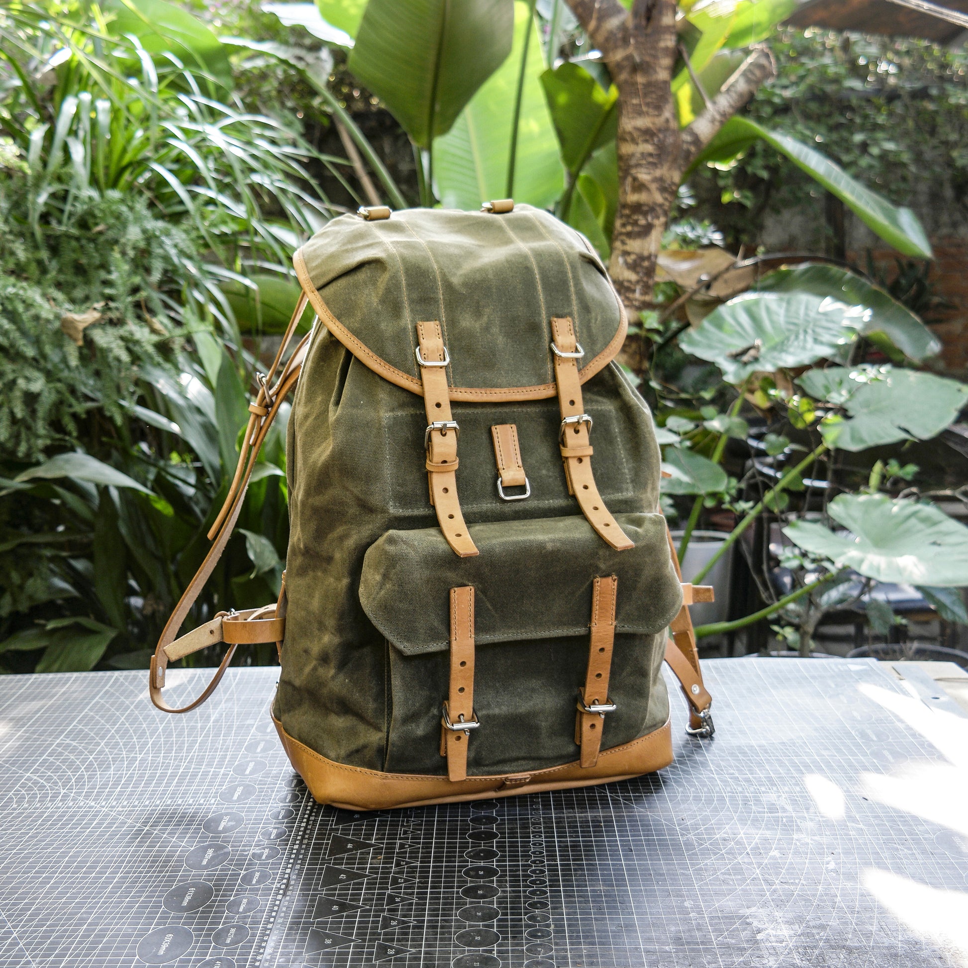 canvas leather bushcraft backpack Swiss adventure vintage plant blend cowhide waxed canvas jungle hiking