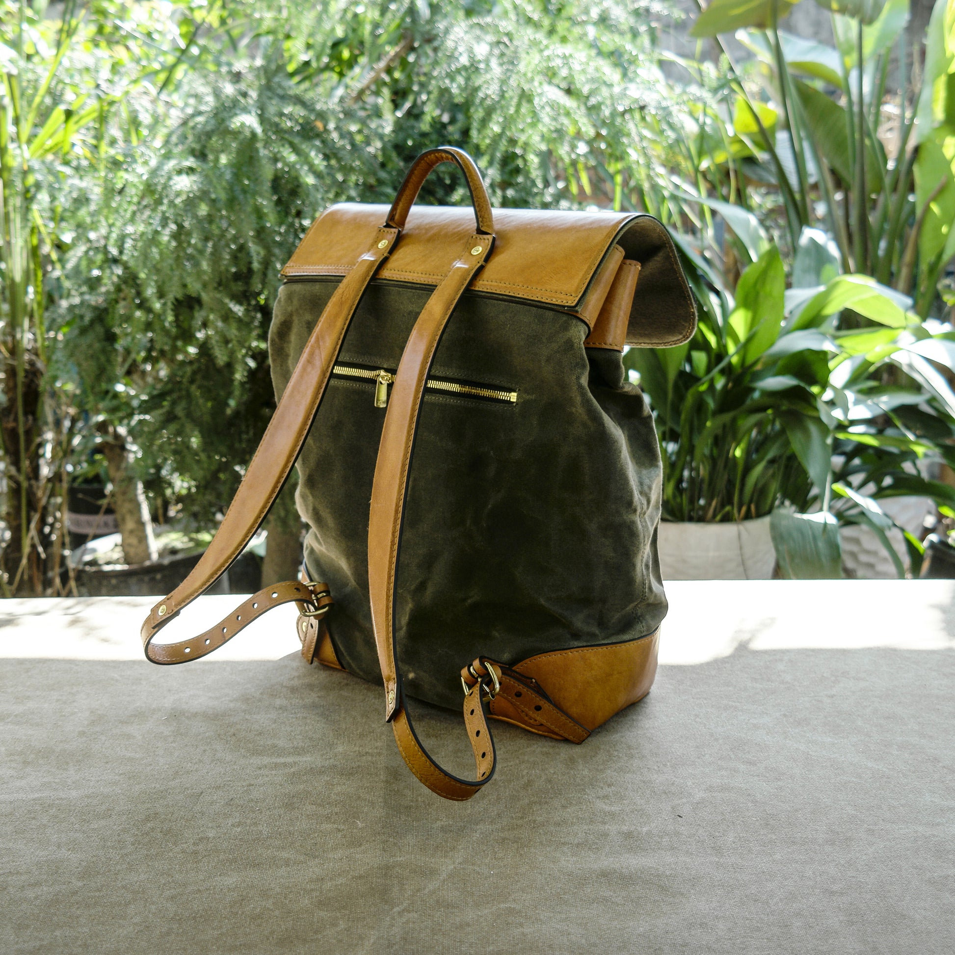 city backpack in vintage leather PDF Pattern】Waxed canvas and vintage leather city backpack; Backpack
