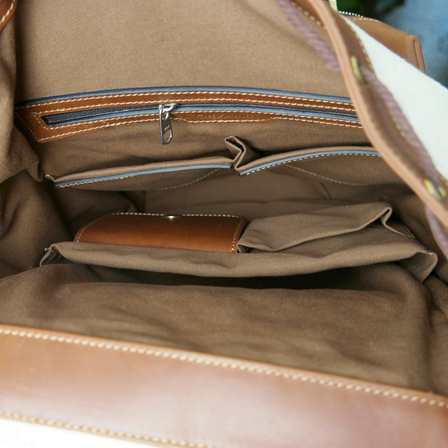 Casual and fashionable leather canvas backpack, daily commuting and short distance travel backpack