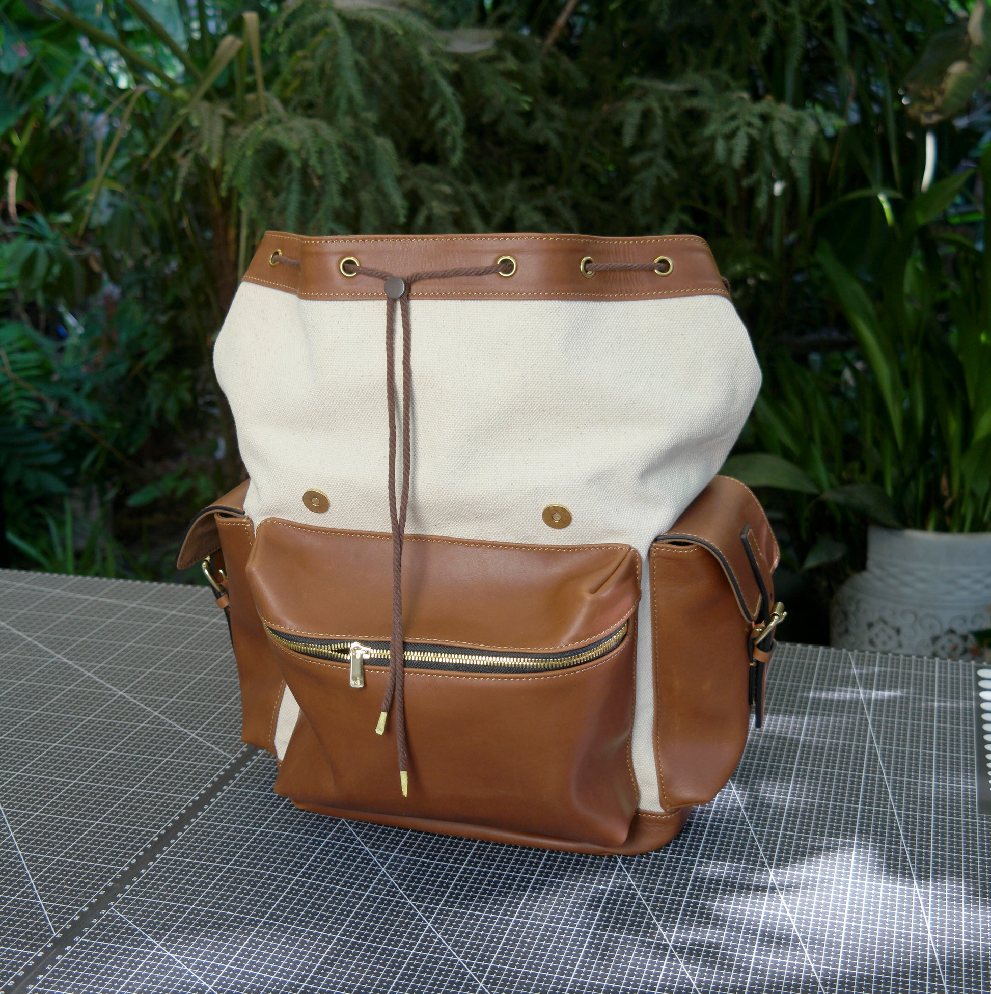 Casual and fashionable leather canvas backpack, daily commuting and short distance travel backpack