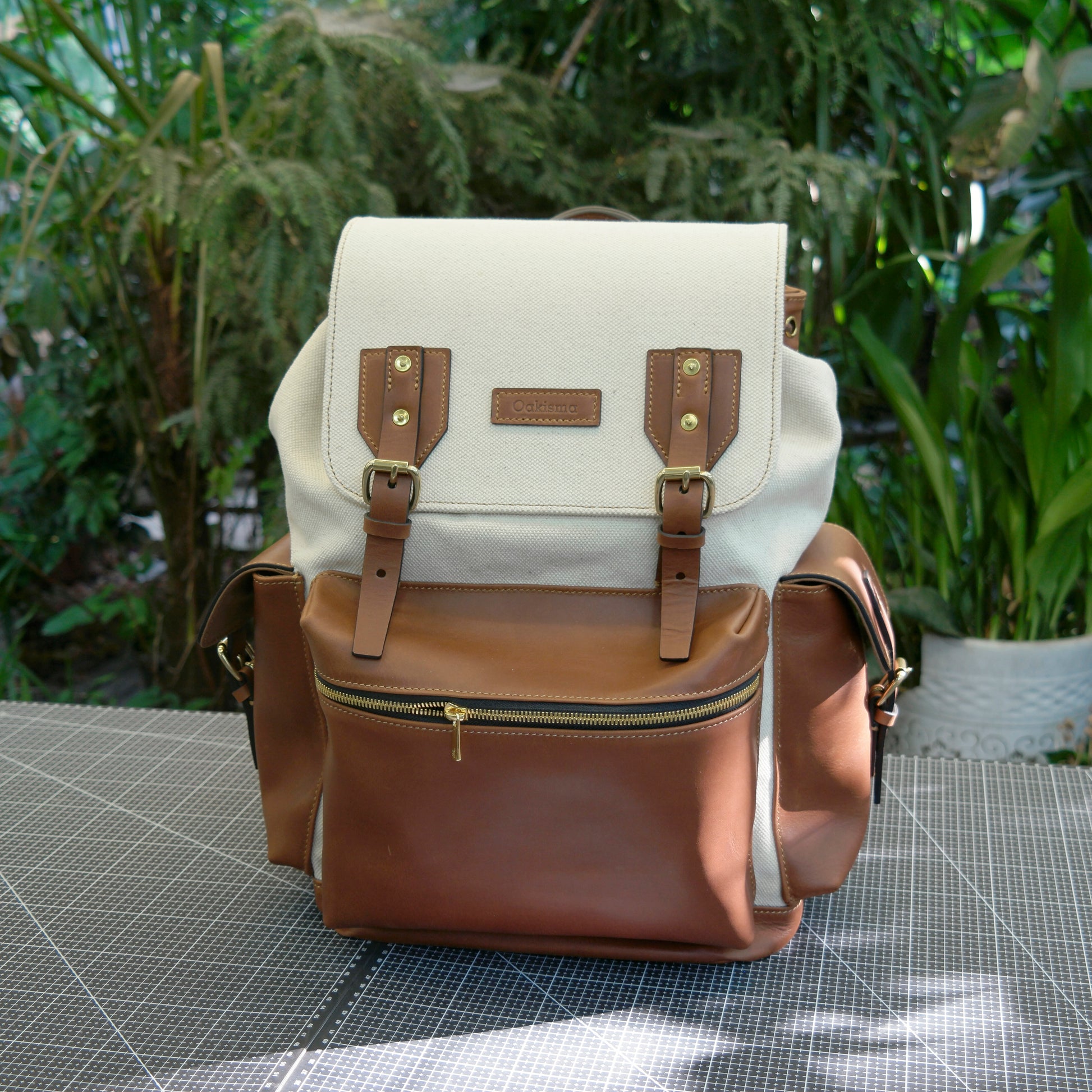 Casual and fashionable leather canvas backpack, daily commuting and short distance travel backpack