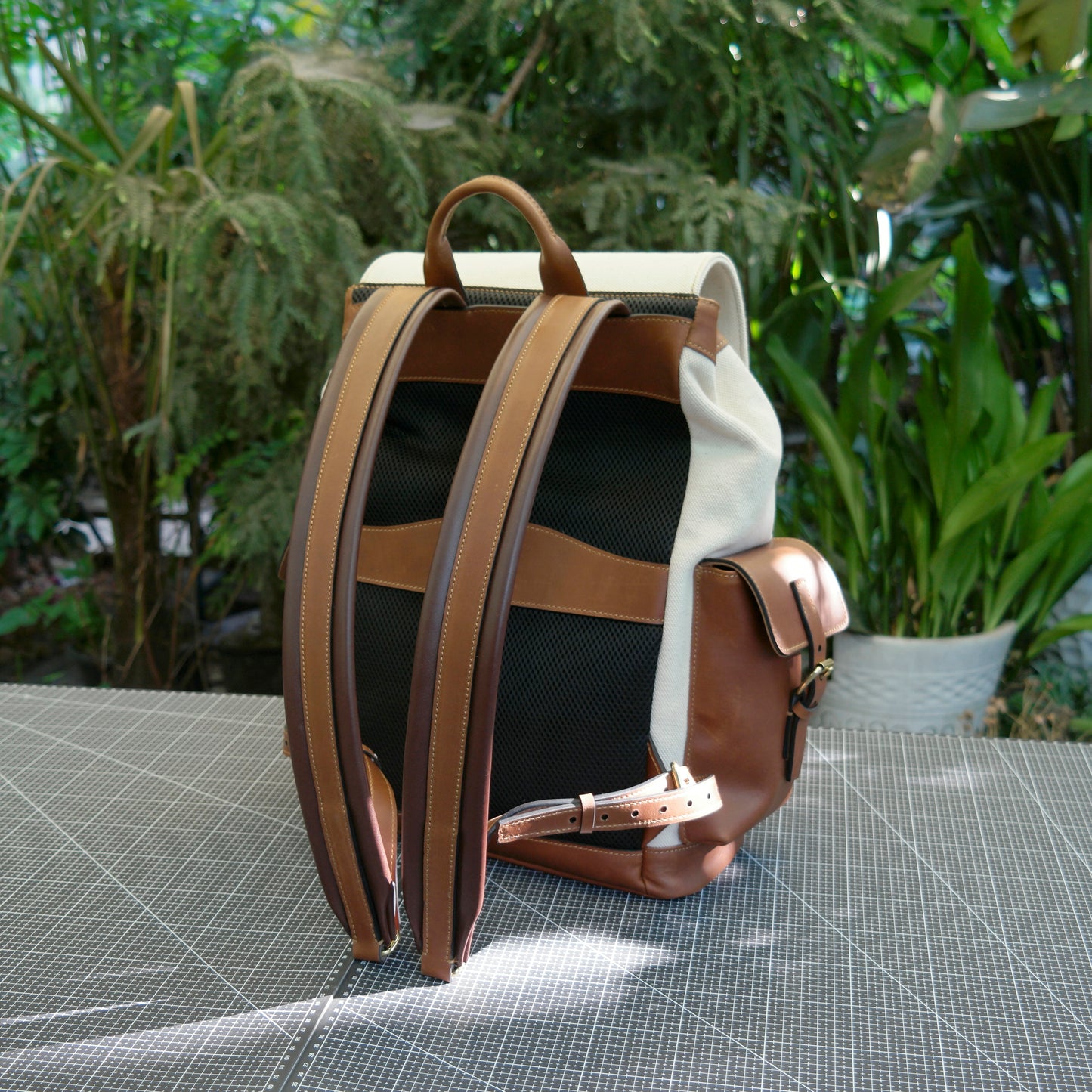 Casual and fashionable leather canvas backpack, daily commuting and short distance travel backpack