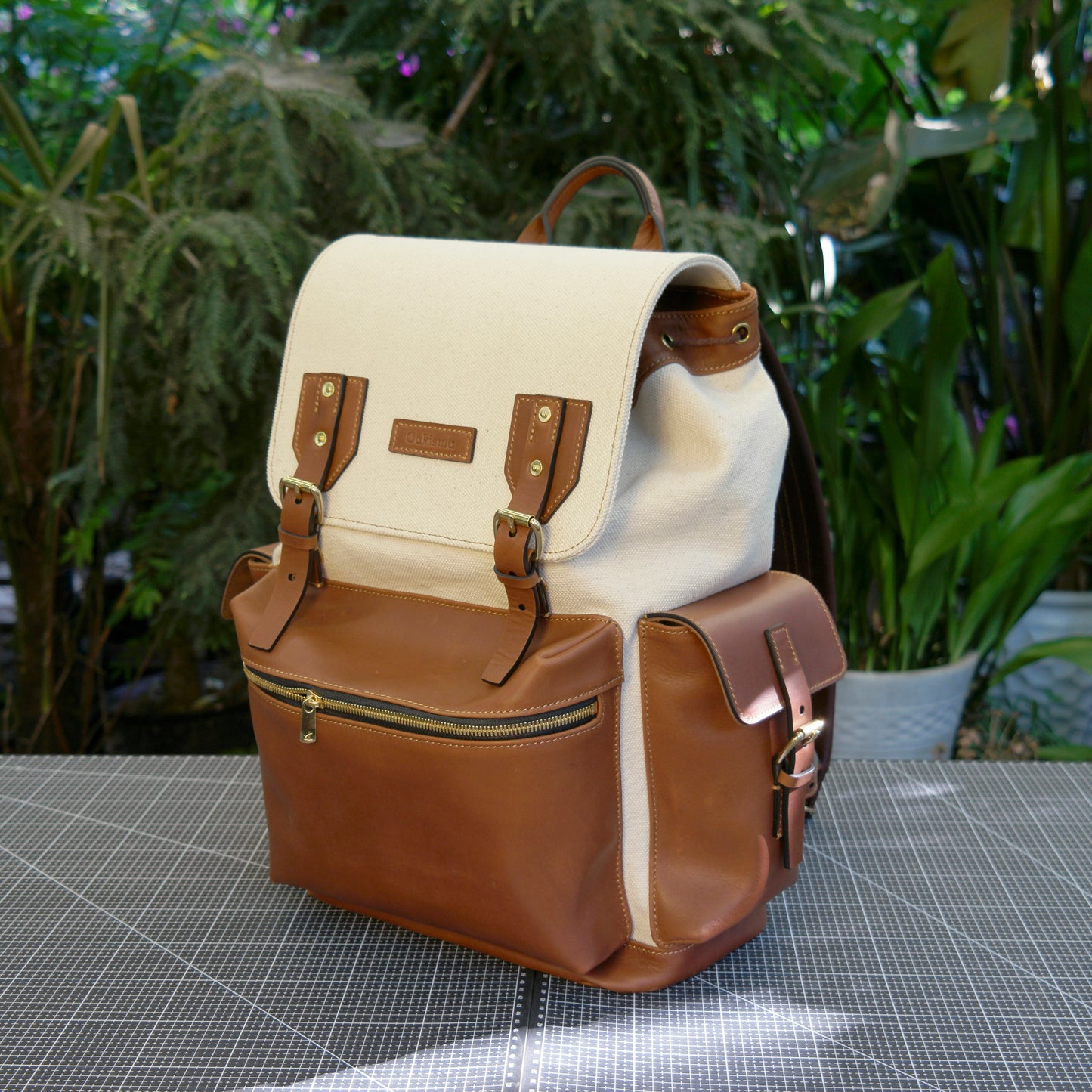 Casual and fashionable leather canvas backpack, daily commuting and short distance travel backpack