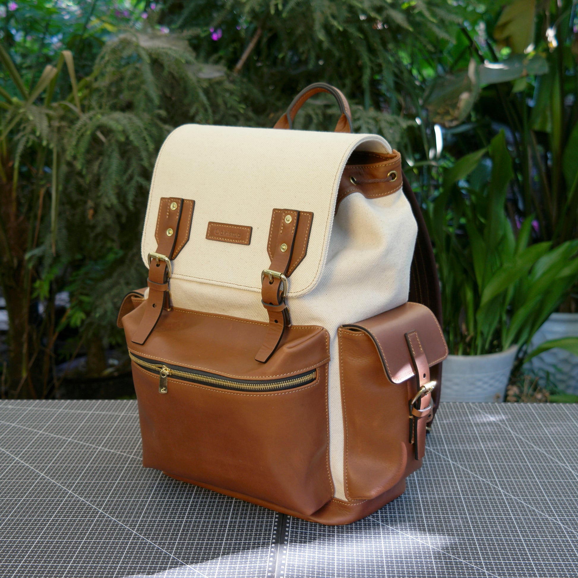 Casual and fashionable leather canvas backpack, daily commuting and short distance travel backpack