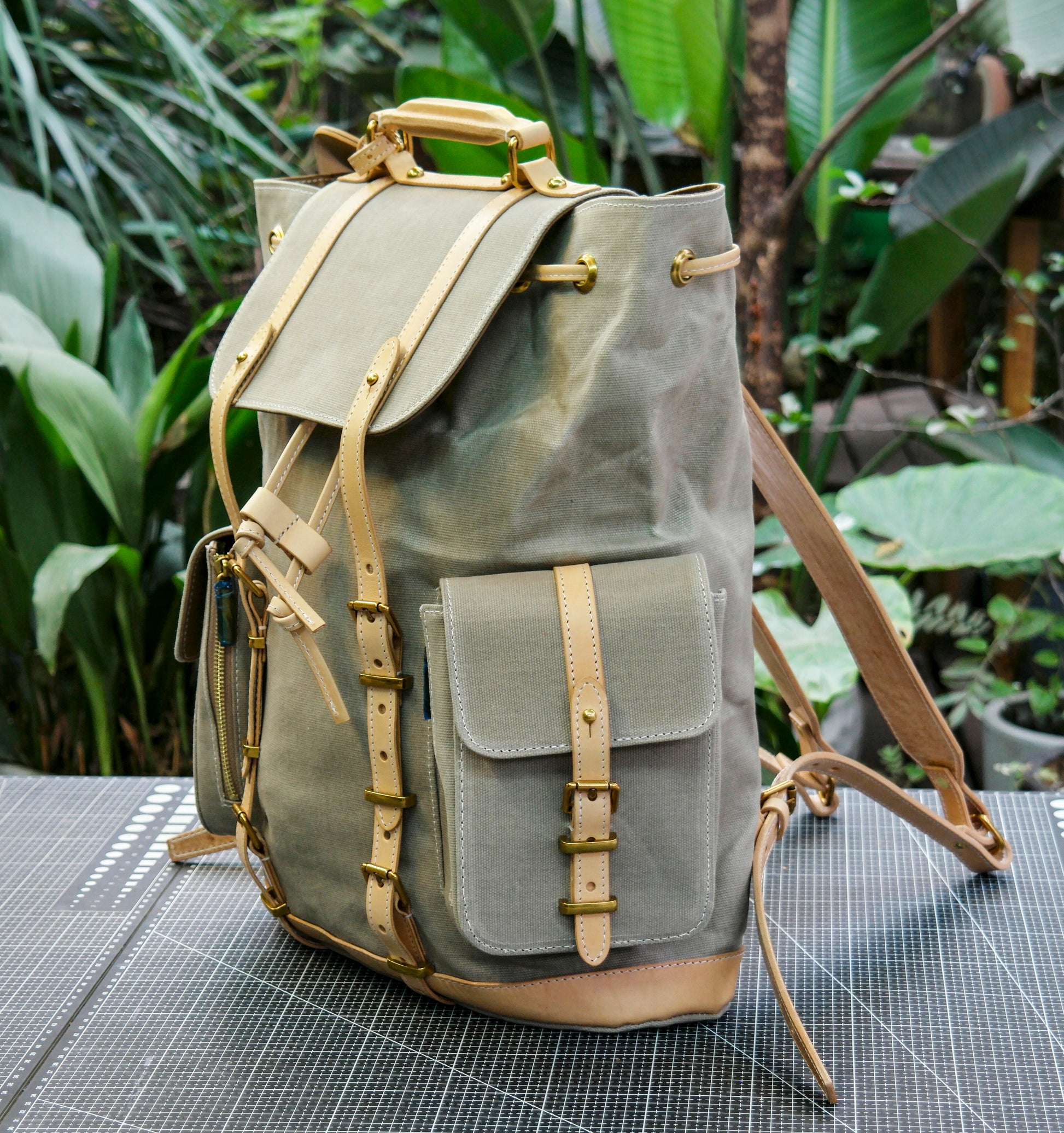 Oil wax canvas backpack, commuting backpack, casual fashion backpack
