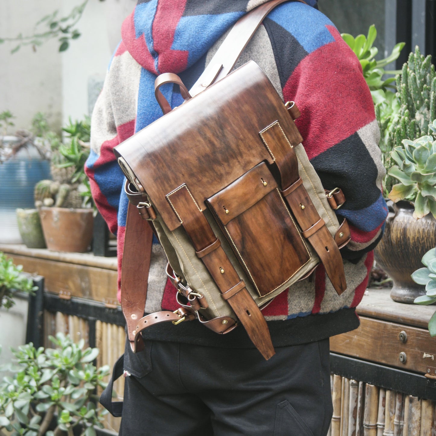Plant tanned cowhide handmade coloring+oil wax canvas=Retro backpack