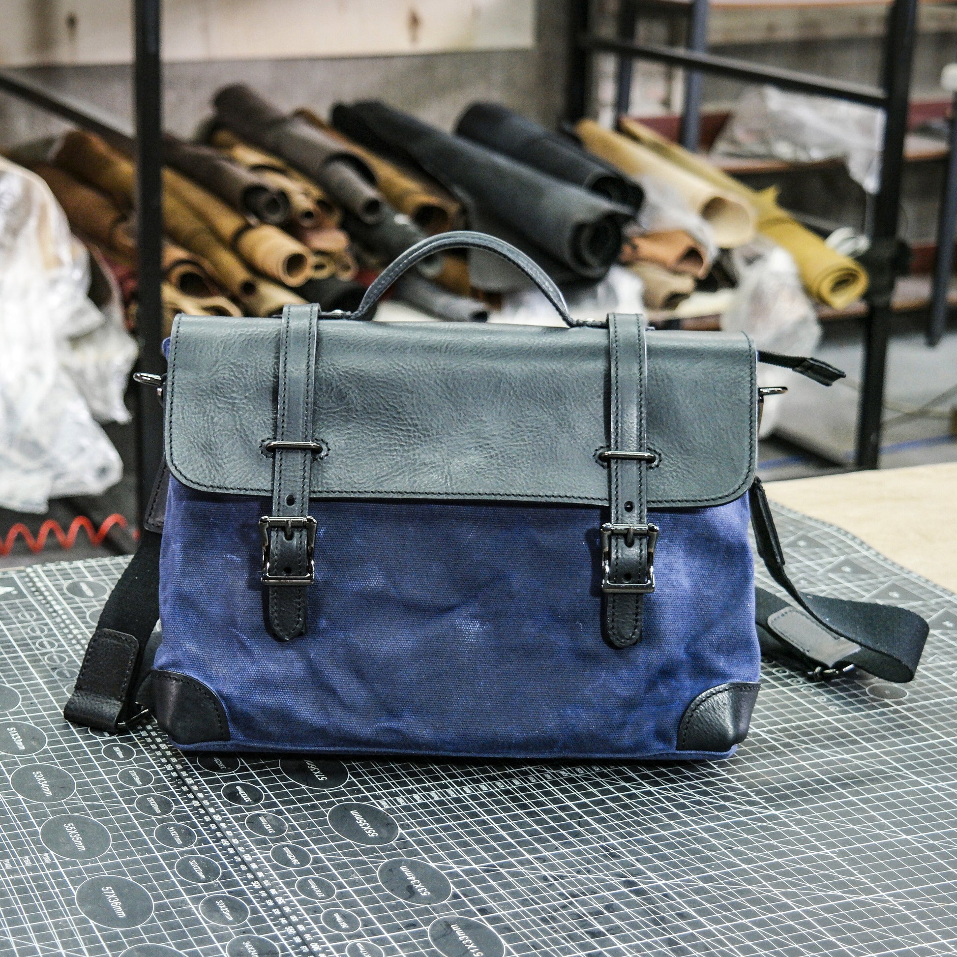 【PDF Pattern】Black vegetable tanned+blue waxed canvas men's and women's crossbody bag, bagPattern/Messenger Bag Pattern