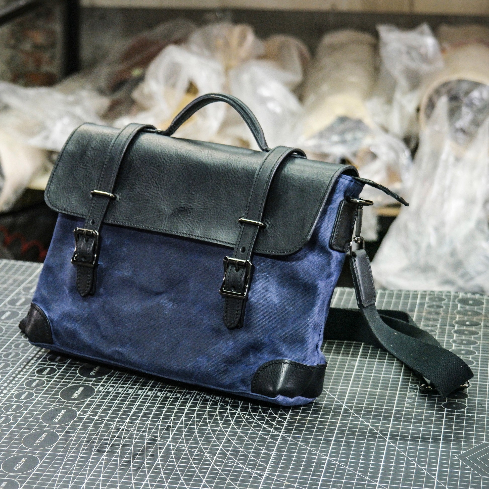 【PDF Pattern】Black vegetable tanned+blue waxed canvas men's and women's crossbody bag, bagPattern/Messenger Bag Pattern
