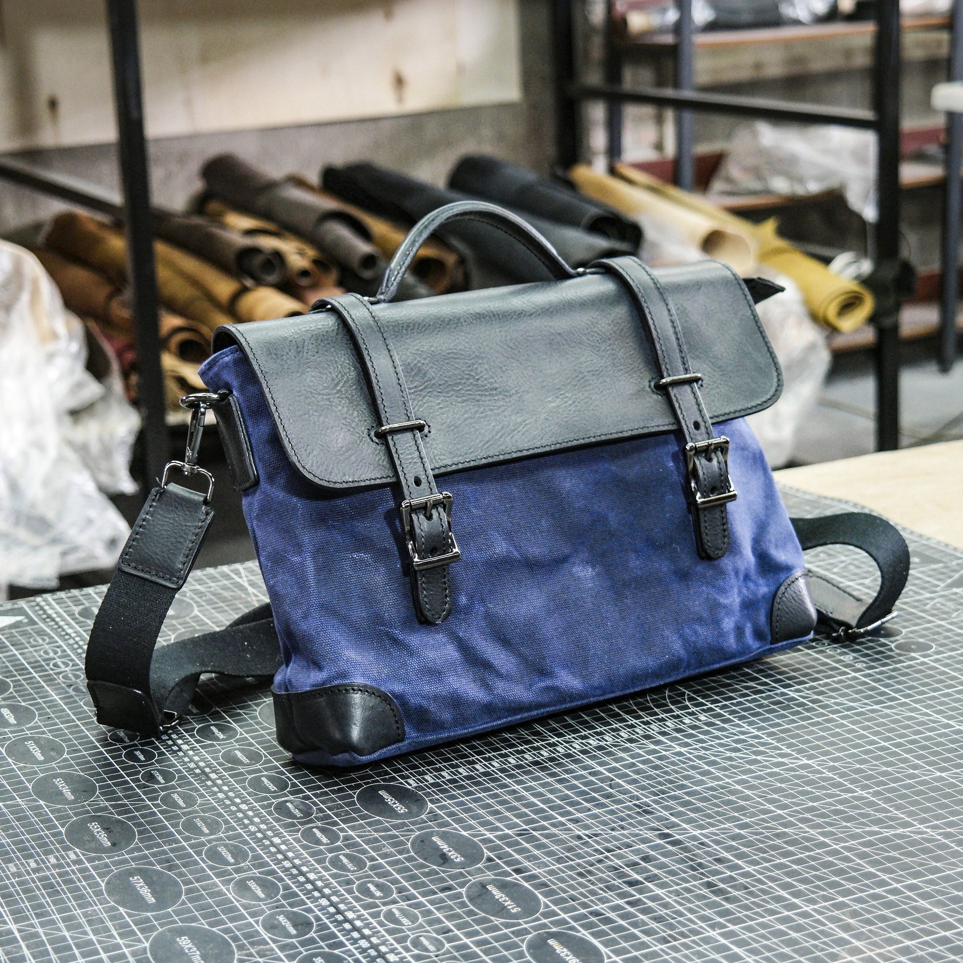 【PDF Pattern】Black vegetable tanned+blue waxed canvas men's and women's crossbody bag, bagPattern/Messenger Bag Pattern
