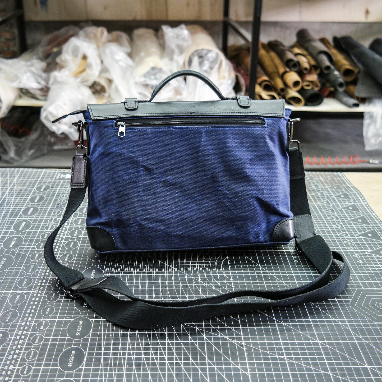 【PDF Pattern】Black vegetable tanned+blue waxed canvas men's and women's crossbody bag, bagPattern/Messenger Bag Pattern