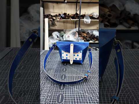 Handmade dyeing of vegetable tanned leather to create a creative one shoulder crossbody bag Pattern