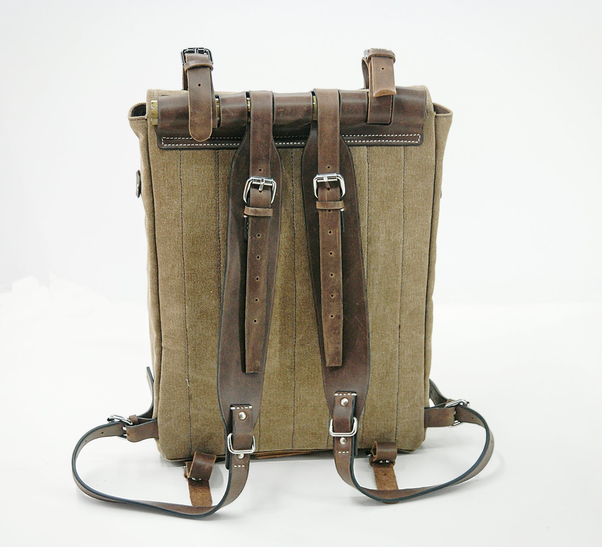Leather Canvas Backpack for hiking, camping and camping that can expand the hanging and binding of goods